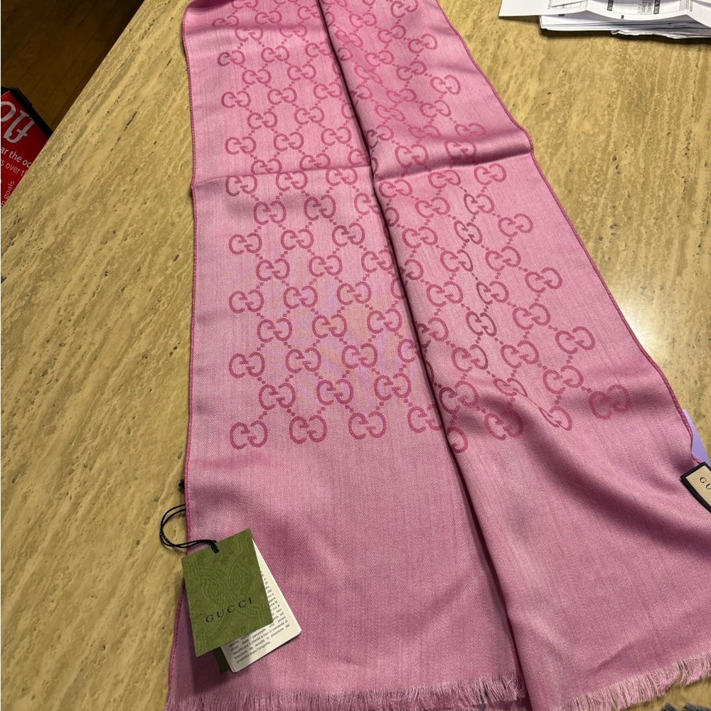 Gucci NWTS monogram GG pink silk/wool scarf - Picture 7 of 11
